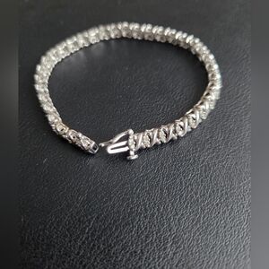 NEW WOMENS 10 K WHITE GOLD WITH 1 CT GENUINE DIAMONDS 7 in LONG TENNIS BRACELET